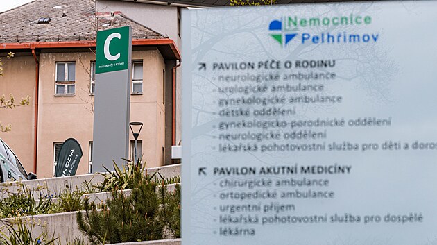 Pacientům, ale i zaměstnancům, n&aacute;v&scaron;těv&aacute;m či z&aacute;chran&aacute;řům m&aacute; pomoci nov&eacute; orientačn&iacute; značen&iacute; v are&aacute;lu pelhřimovsk&eacute; nemocnice. Navigace je sjednocen&aacute; tak, aby byla srozumiteln&aacute; na prvn&iacute; pohled. (27. dubna 2026)