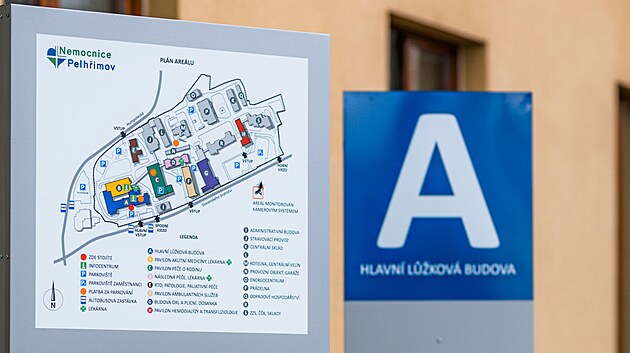 Pacientům, ale i zaměstnancům, n&aacute;v&scaron;těv&aacute;m či z&aacute;chran&aacute;řům m&aacute; pomoci nov&eacute; orientačn&iacute; značen&iacute; v are&aacute;lu pelhřimovsk&eacute; nemocnice. Navigace je sjednocen&aacute; tak, aby byla srozumiteln&aacute; na prvn&iacute; pohled. (27. dubna 2026)