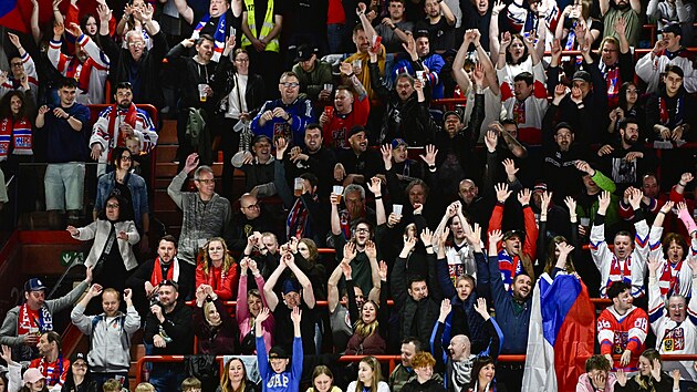 Po tenistech při &uacute;norov&eacute;m Davis Cupu a basketbalistech při březnov&eacute; kvalifikaci na mistrovstv&iacute; světa se v Hor&aacute;ck&eacute; ar&eacute;ně minul&yacute; t&yacute;den představil tak&eacute; reprezentačn&iacute; t&yacute;m česk&yacute;ch hokejistů. Ten v př&iacute;pravě na mistrovstv&iacute; světa v Jihlavě porazil v&yacute;běr Rakouska 4:0. (26. dubna 2026)