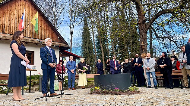 Prezident Petr Pavel s manželkou Evou dorazili do P&iacute;sečn&eacute;, vesnice roku 2025 na Orlicko&uacute;stecku. (23. dubna 2026)