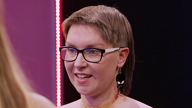 Enn žil 30 let jako hetero žena. Teď proch&aacute;z&iacute; tranzic&iacute;, je pansexu&aacute;l a nebr&aacute;n&iacute; se polyamorii.
