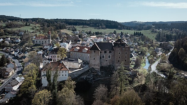 Nejstar&scaron;&iacute; č&aacute;st are&aacute;lu v Bečově nad Teplou, gotick&yacute; hrad se poprv&eacute; otevře n&aacute;v&scaron;těvn&iacute;kům 1. května 2026. (28. dubna 2026)
