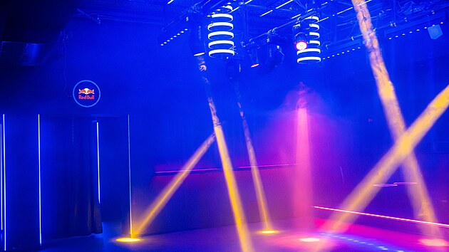 Stage proslul&eacute;ho olomouck&eacute;ho klubu Varna, kter&yacute; nyn&iacute; po kr&aacute;tk&eacute; &eacute;ře pod n&aacute;zvem R6 opět nese sv&eacute; původn&iacute; dlouholet&eacute; jm&eacute;no.