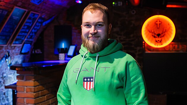 Provozn&iacute; olomouck&eacute;ho klubu Varna Jan Mar&oacute;n. Proslul&yacute; podnik nyn&iacute; po kr&aacute;tk&eacute; &eacute;ře pod n&aacute;zvem R6 opět nese sv&eacute; původn&iacute; dlouholet&eacute; jm&eacute;no.