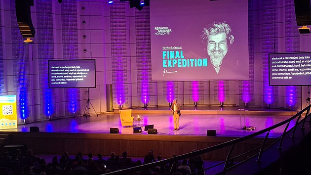 Proslul&yacute; horolezec Reinhold Messner měl jako hlavn&iacute; hvězda cestovatelsk&eacute;ho  festivalu Nezn&aacute;m&aacute; Země předn&aacute;&scaron;ku a autogrami&aacute;du v Kongresov&eacute;m centru ve Zl&iacute;ně. (24. duben 2026)