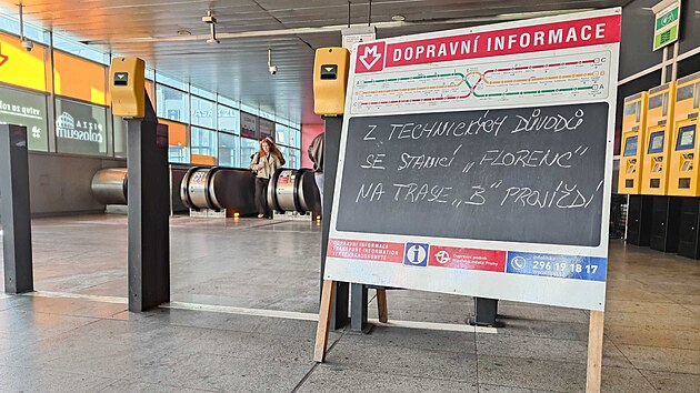 N&aacute;lez podezřel&eacute;ho zavazadla uzavřel stanici metra Florenc. (23. dubna 2026)