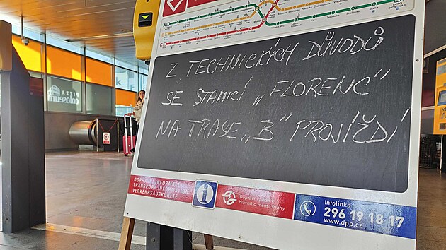 N&aacute;lez podezřel&eacute;ho zavazadla uzavřel stanici metra Florenc. (23. dubna 2026)