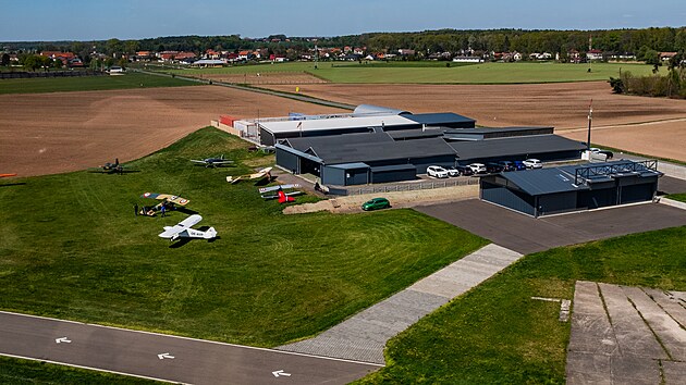 Pořadatel&eacute; představili na leti&scaron;ti v Kunětic&iacute;ch pl&aacute;ny na dal&scaron;&iacute; ročn&iacute;k Aviatick&eacute; pouti. (28. dubna 2026)