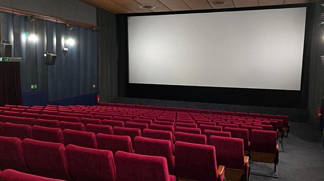 Pro kino Čas v Karlov&yacute;ch Varech hledaj&iacute; nov&eacute;ho provozovatele. V době filmov&eacute;ho festivalu patř&iacute; k tradičn&iacute;m prom&iacute;tac&iacute;m s&aacute;lům.