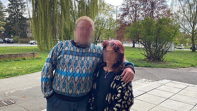 Obžalovan&aacute; dvojice před Okresn&iacute;m soudem v Klatovech. Soud je znovu potrestal nepodm&iacute;něn&yacute;mi tresty za t&yacute;r&aacute;n&iacute; svěřen&eacute; osoby. (21. dubna 2026)