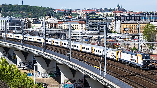 Z Hlavního nádraží ve směru Slovácko a Bratislava vyjel nový vlak Leo Express, který vznikl díky strategickému partnerství s Renfe a bude nasazen na mezinárodních linkách v Česku a na Slovensku. (23. dubna 2026)