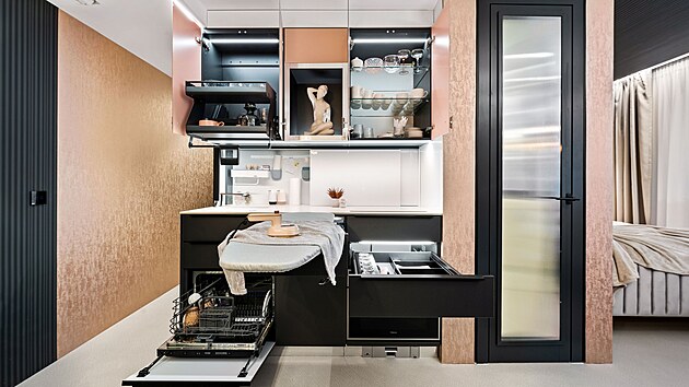 Tato flexibilita se stala základem pro návrh, který designérka Hedvika Novotná z NOVOdesign pojala jako příležitost využít každý centimetr s maximální přesností.