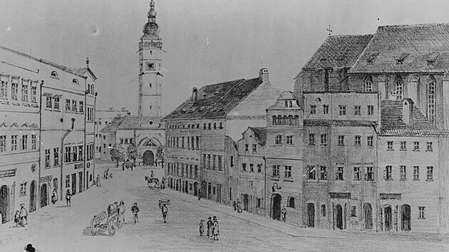 Dobov&eacute; vyobrazen&iacute; původn&iacute; z&aacute;stavby za budovou divadla v centru Opavy. Obloukem se vinula pod&eacute;l cesty.