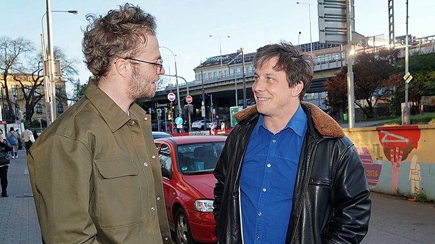 Tom&aacute;&scaron; Havl&iacute;nek a Kry&scaron;tof Barto&scaron; na premi&eacute;ře filmu Ovce žerou prvn&iacute; (22. dubna 2026)