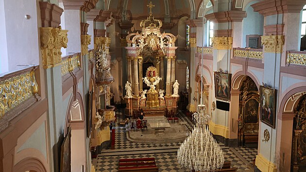 Po dvou letech oprav se věř&iacute;c&iacute;m i veřejnosti opět otv&iacute;r&aacute; bazilika Nav&scaron;t&iacute;ven&iacute; Panny Marie ve Fr&yacute;dku. (30. 4. 2026)