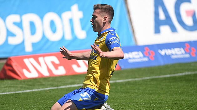 Daniel Mareček slav&iacute; g&oacute;l teplick&yacute; g&oacute;l proti Slov&aacute;cku.