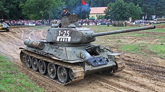 Tank T-34/85 na Tankových dnech v Lešanech