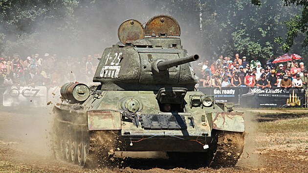 Tank T-34/85 na Tankových dnech v Lešanech
