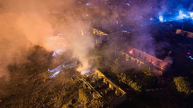 Výbuch v továrně na zábavní pyrotechniku v jihočínské provincii Chu-nan zabil nejméně 26 lidí a dalších 61 zranil. (5. května 2026)