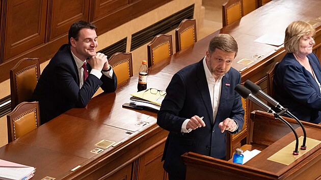Vít Rakušan (Starostové) na mimořádné schůzi Poslanecké sněmovny. Ta se zabývá veřejným rozpočtem a podporou bydlení. (6. května 2026)