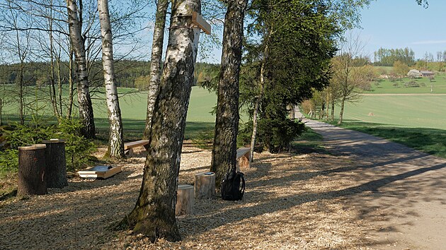 Nov&yacute; bar Na H&aacute;ječku otevřeli u Velk&eacute; Losenice na Žď&aacute;rsku manžel&eacute; Posp&iacute;chalovi. M&aacute; sloužit turistům, ale i m&iacute;stn&iacute;m, kteř&iacute; k bl&iacute;zk&eacute; samotě Bambouch m&iacute;ř&iacute; často na vych&aacute;zky.