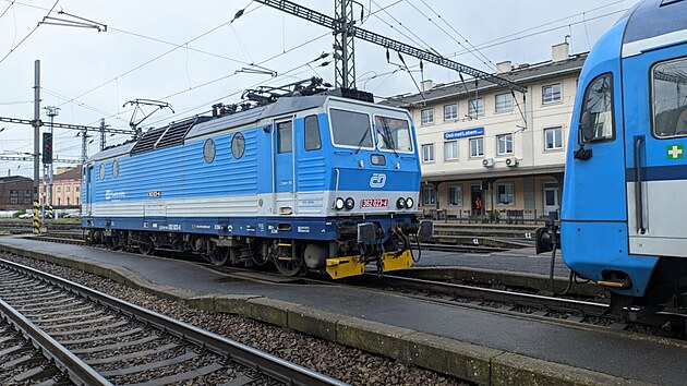 Na nádraží Ústí nad Labem západ se srazila posunovaná lokomotiva s osobním vlakem. (7. května 2026)