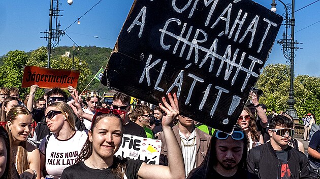 Průvod studentsk&eacute;ho festivalu Pražsk&yacute; maj&aacute;les. (1. května 2026)