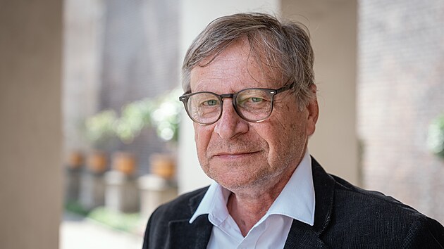 Otevření Hartigovské zahrady. Komorní zahrada je součástí komplexu Jižních zahrad a svou stávající podobu získala v šedesátých letech minulého století. Na snímku historik architektury Zdeněk Lukeš. (6. května 2026)