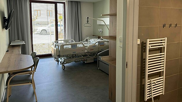 Jindřichohradeck&aacute; nemocnice otevřela pavilon podpůrn&eacute; a paliativn&iacute; p&eacute;če. (30. dubna 2026)