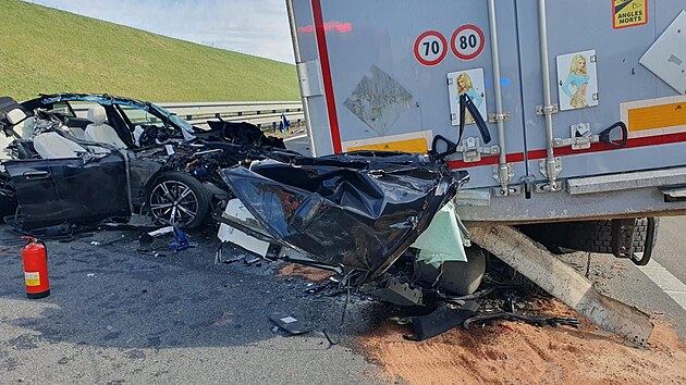 Řidič BMW narazil na D3 na Kaplicku do stoj&iacute;c&iacute;ho kamionu. (23. dubna 2026)