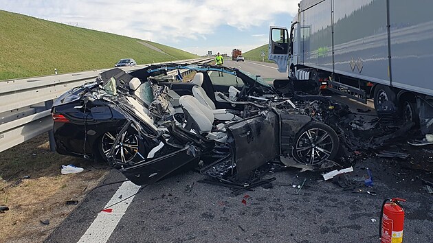 Řidič BMW narazil na D3 na Kaplicku do stoj&iacute;c&iacute;ho kamionu. (23. dubna 2026)