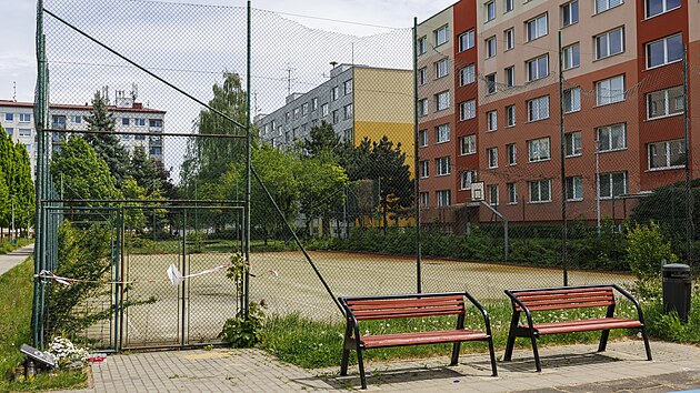 Sportovn&iacute; hři&scaron;tě na břeclavsk&eacute;m s&iacute;dli&scaron;ti Na Valtick&eacute; je od trag&eacute;die z 1. května 2024, kdy spadl&aacute; branka zabila dvan&aacute;ctilet&eacute;ho chlapce, uzavřen&eacute;. (5. května 2026)