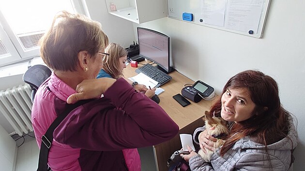 Ordinaci, kterou Nataliia Mantula v prvn&iacute;ch měs&iacute;c&iacute;ch přizpůsob&iacute; potřeb&aacute;m nově registrovan&yacute;ch pacientů, hned v ponděl&iacute; r&aacute;no nav&scaron;t&iacute;vily des&iacute;tky lid&iacute;. (4. května 2026)