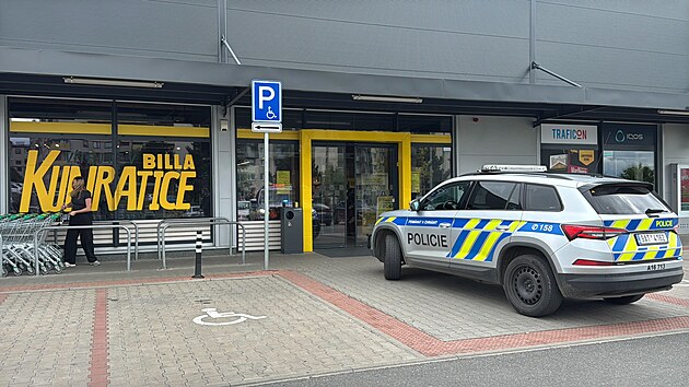 Policie zajistila finančn&iacute; hotovost v supermarketu v oddělen&iacute; s pečivem. (7. května 2026)