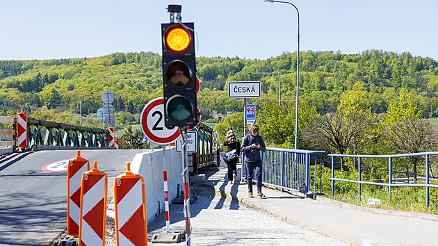 Most nad železničn&iacute;m koridorem mezi obcemi Lelekovice a Česk&aacute; na Brněnsku je už v takov&eacute;m stavu, že nad n&iacute;m museli jihomorav&scaron;t&iacute; silnič&aacute;ři nechat postavit speci&aacute;ln&iacute; provizorn&iacute; konstrukci. (květen 2026)
