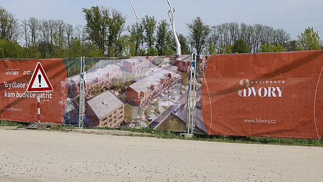 Zah&aacute;jen&iacute; v&yacute;stavby rezidenčn&iacute; čtvrti 3 Dvory. Vznik&aacute; v &Uacute;jezdu u Brna a nab&iacute;dne 160 bytů (4. května 2026)
