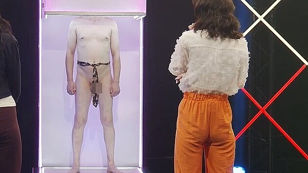 Kamila hodnotí, jak si pánové dokázali uvázat kravatu.