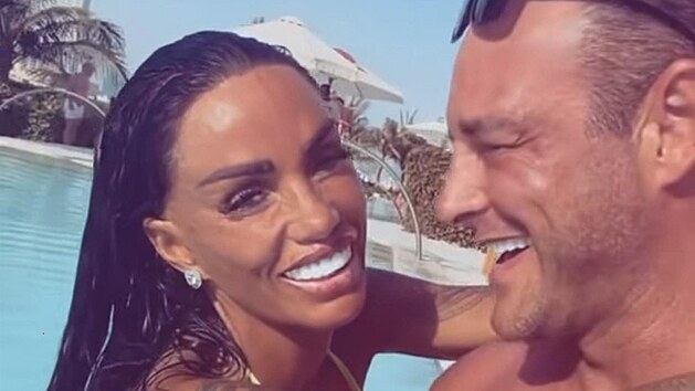 Katie Price s manželem v Dubaji (květen 2026)