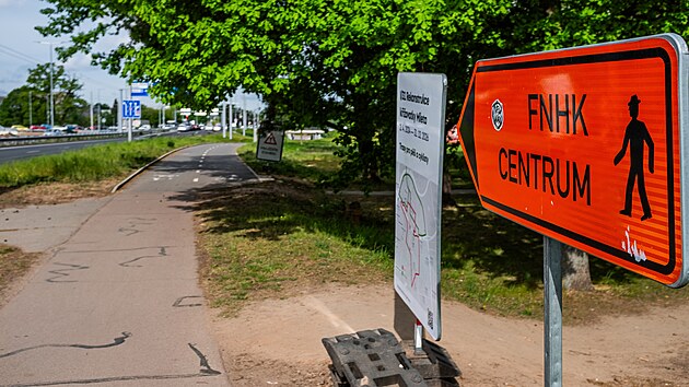 Probl&eacute;m u křižovatky Mileta v Hradci Kr&aacute;lov&eacute; - chodci nemaj&iacute; k dispozici nově zbudovan&eacute; podchody a původn&iacute; přechody jsou zru&scaron;en&eacute; (6. května 2026).