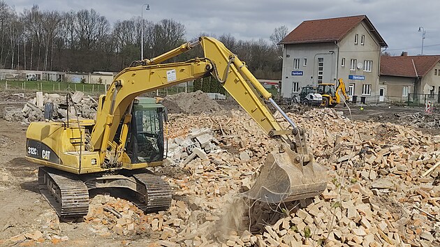 Demolice Lidov&eacute;ho domu ve Vamberku na zač&aacute;tku dubna 2026.