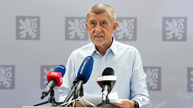 L&iacute;dři t&eacute;měř pades&aacute;ti evropsk&yacute;ch zem&iacute; a představitel&eacute; Evropsk&eacute; unie se sj&iacute;žd&iacute; do Arm&eacute;nie. (3. května 2026)
