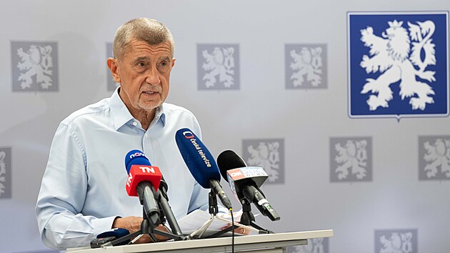 L&iacute;dři t&eacute;měř pades&aacute;ti evropsk&yacute;ch zem&iacute; a představitel&eacute; Evropsk&eacute; unie se sj&iacute;žd&iacute; do Arm&eacute;nie. (3. května 2026)
