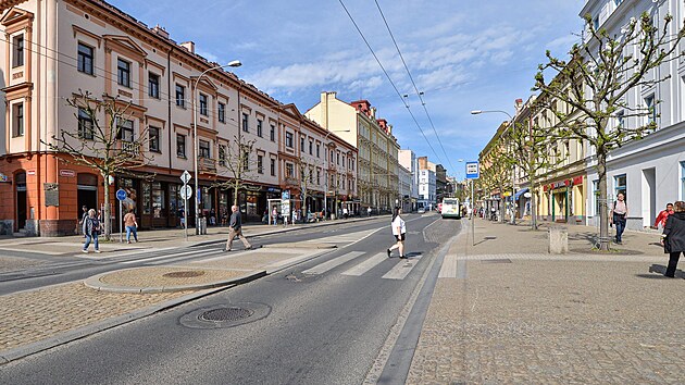 &Uacute;prava Americk&eacute; tř&iacute;dy, jej&iacute;mž c&iacute;lem je vytvořit př&iacute;větivěj&scaron;&iacute;, bezpečněj&scaron;&iacute; a estetičtěj&scaron;&iacute; prostor předev&scaron;&iacute;m pro chodce, skonč&iacute; v srpnu.