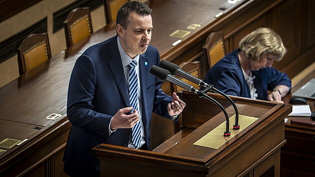 Mimořádná schůze Sněmovny svolaná z popudu vládní koalice k postoji Sněmovny ke sjezdu Sudetoněmeckého krajanského sdružení v Brně, na snímku Jindřich Rajchl. (14. května 2026)