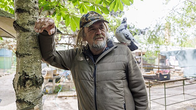 Zachránce zvířat Zdeněk Machař se vzpamatovává z velkého požáru, který minulý týden postihl jeho stanici v brněnské Slatině. Mezi lidmi se zvedla vlna solidarity, pomáhají mnozí dobrovolníci a chce i město. (12. května 2026)