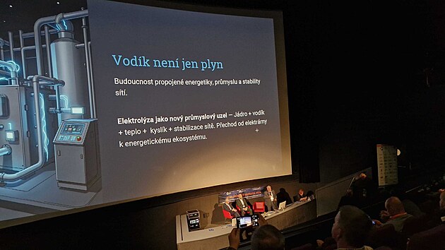 Na konferenci Stroj&iacute;renstv&iacute; Ostrava 2026 řekl ministr průmyslu a obchodu Karel Havl&iacute;ček (ANO), že prvn&iacute; mal&yacute; modul&aacute;rn&iacute; reaktor v Česku by mohl vzniknout v Moravskoslezsk&eacute;m kraji. Stavět by se mohl zač&iacute;t v roce 2035. Jedn&iacute;m z uvažovan&yacute;ch m&iacute;st jsou Dětmarovice na Karvinsku, kde doned&aacute;vna st&aacute;la uheln&aacute; elektr&aacute;rna. (14. květen 2026)