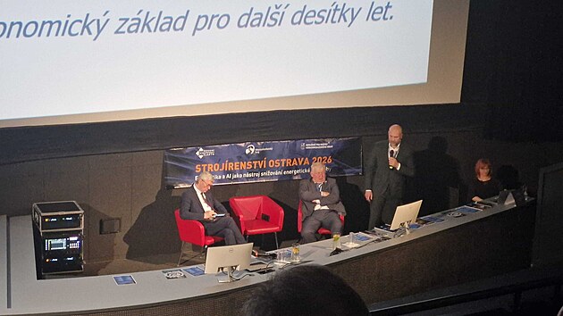 Na konferenci Stroj&iacute;renstv&iacute; Ostrava 2026 řekl ministr průmyslu a obchodu Karel Havl&iacute;ček (ANO), že prvn&iacute; mal&yacute; modul&aacute;rn&iacute; reaktor v Česku by mohl vzniknout v Moravskoslezsk&eacute;m kraji. Stavět by se mohl zač&iacute;t v roce 2035. Jedn&iacute;m z uvažovan&yacute;ch m&iacute;st jsou Dětmarovice na Karvinsku, kde doned&aacute;vna st&aacute;la uheln&aacute; elektr&aacute;rna. (14. květen 2026)