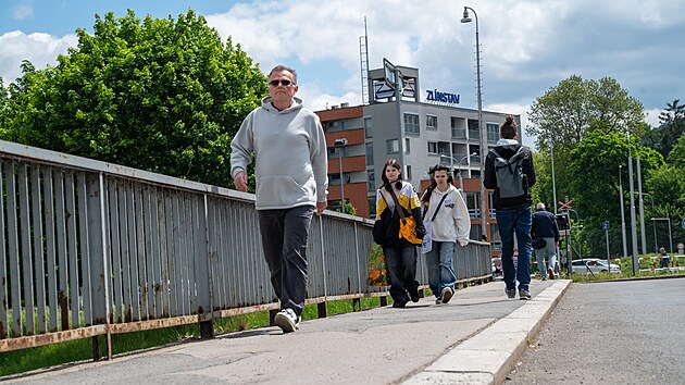 V projektu Tvoříme Zlín zvítězila i oprava chodníku na mostě u nákupního centra na Čepkově. (květen 2026)