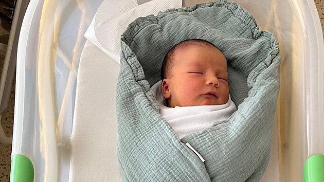 Chlapeček Petr se narodil přirozenou cestou a vážil úctyhodných 5020 g, což z něj prozatím činí největší letos narozené miminko v jihlavské porodnici.
