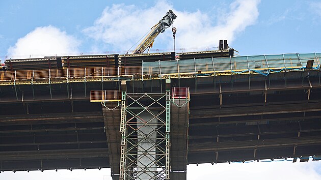 Výstavba obchvatu Brtnice výrazně mění panorama tamního údolí. Přemostění o celkové délce 311 metrů bude po dokončení nejvyšším mostem, jaký kdy Kraj Vysočina stavěl. Práce na betonáži sedmi polí aktuálně běží v předstihu oproti původnímu plánu.